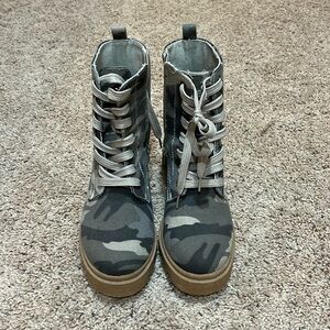 Camo Combat Boots (Size 6.5M)